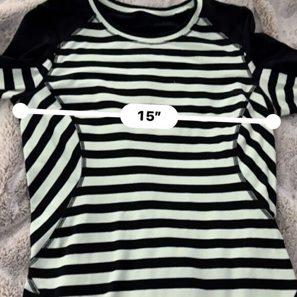 Lululemon size 8 Longsleeve Active Shirt excellent condition. - Picture 8 of 13